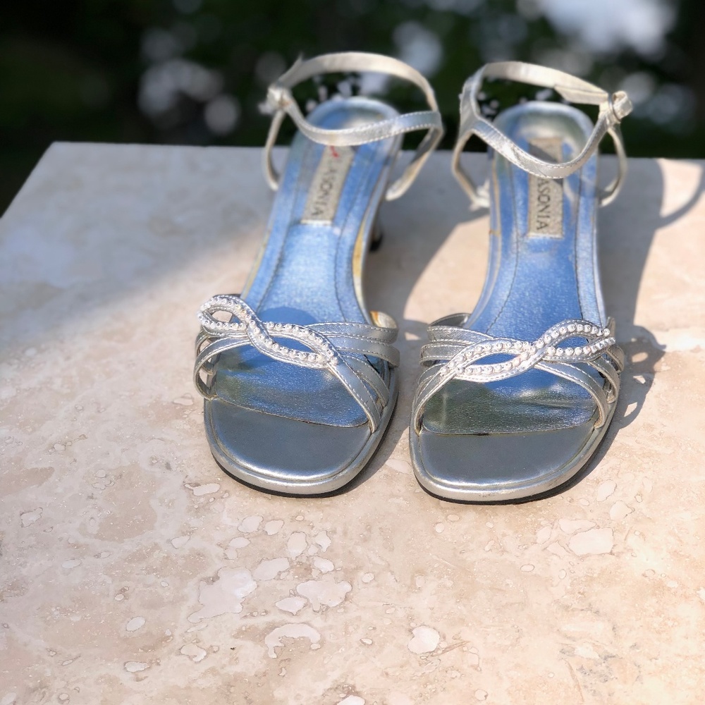Lasonia Silver Shoes - Size 7.5